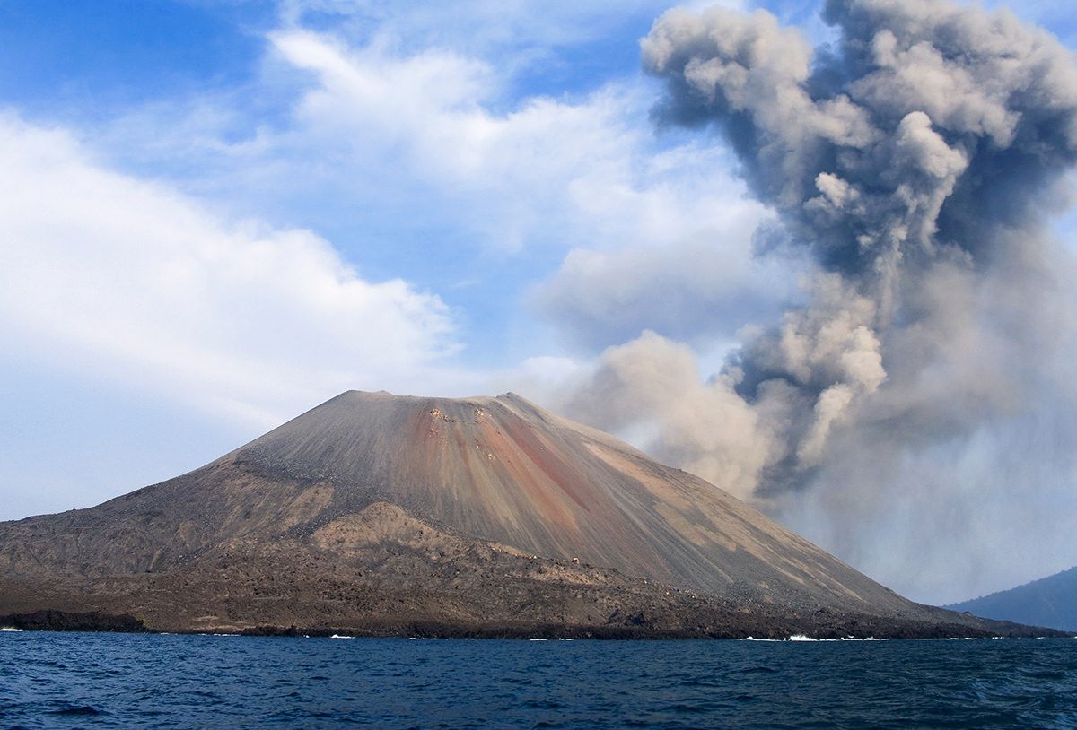 ANAK KRAKATOA  Silversea